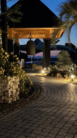 夜の梵鐘 いい音色でご供養の鐘を