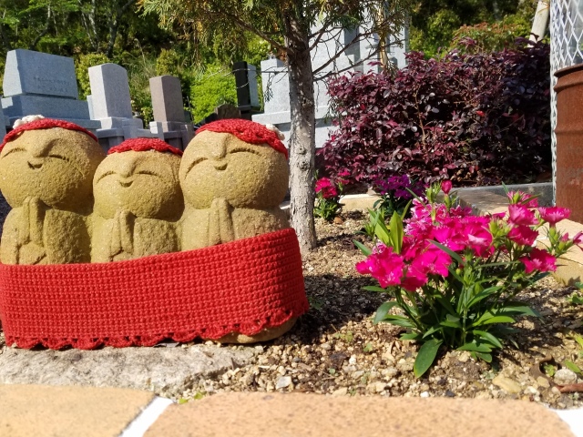 お地蔵様も(⋈◍>◡<◍)。✧♡
