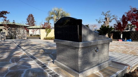 白い墓石が映える区画です(⋈◍>◡<◍)。✧♡